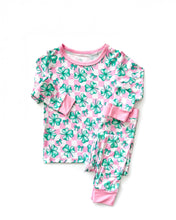 Load image into Gallery viewer, Bamboo Two Piece Set | Shamrock &amp; Bows (LPK)
