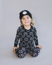 Load image into Gallery viewer, Smiley Beanie | Black (LPK)
