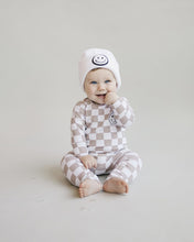 Load image into Gallery viewer, Smiley Beanie | White (LPK)
